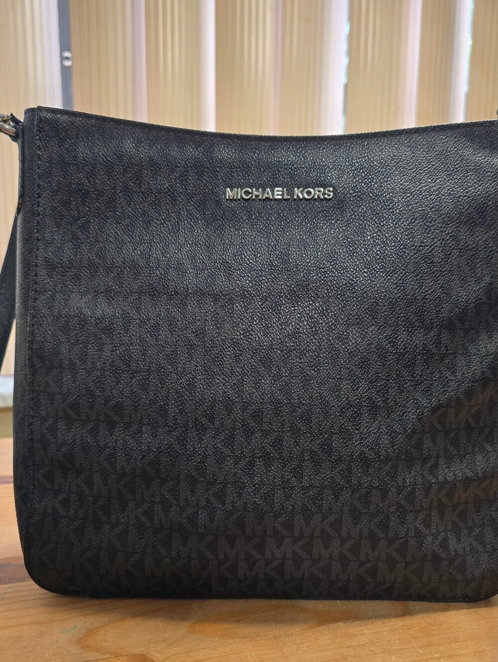 Michael Kors Black Set Jet Messenger Bag